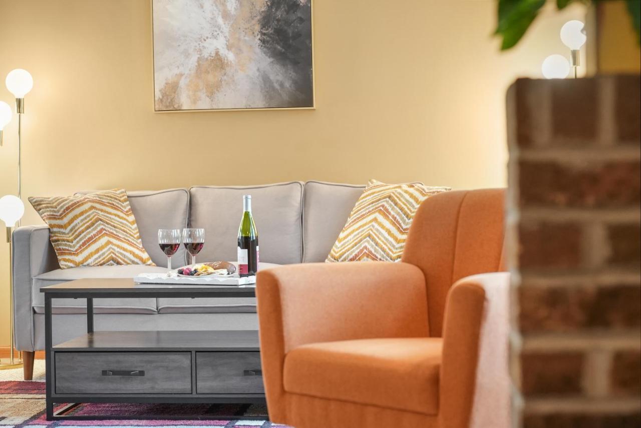 Long Retreat- Hot Tub, Pool Table, Firepit Holiday home *