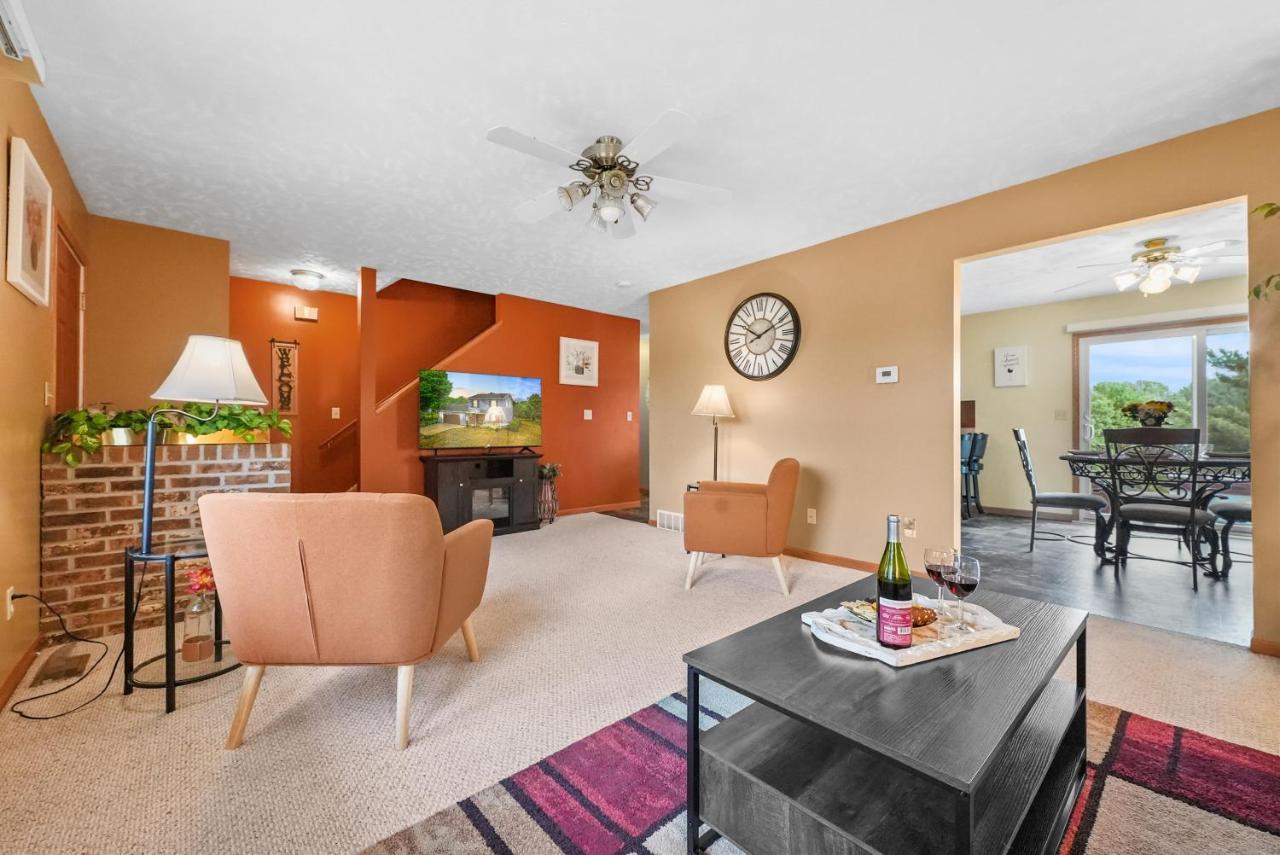 Holiday home Long Retreat- Hot Tub, Pool Table, Firepit Traverse City
