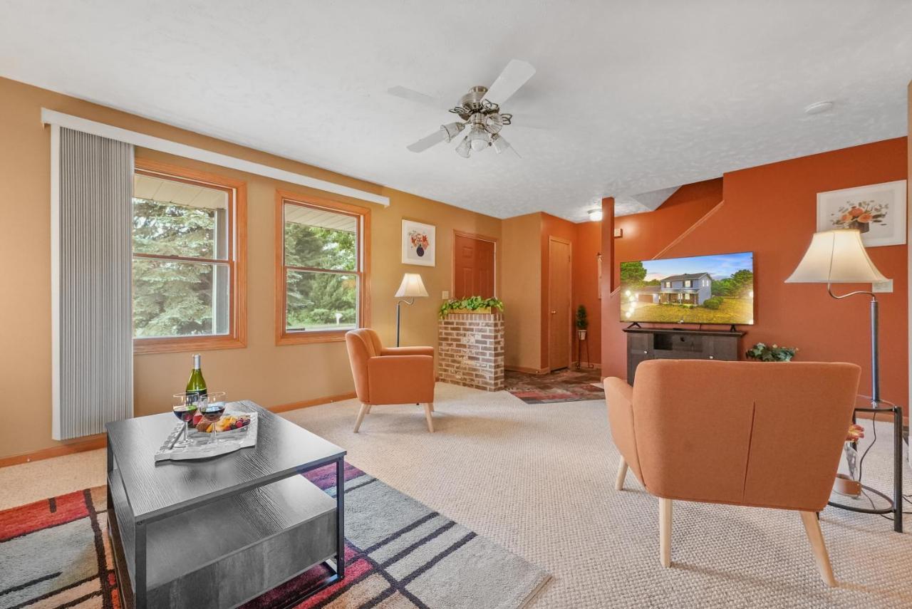 Long Retreat- Hot Tub, Pool Table, Firepit