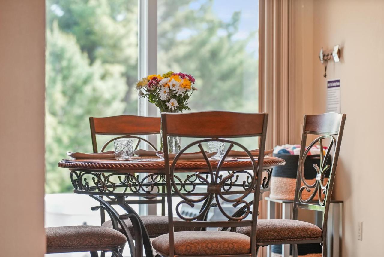 Long Retreat- Hot Tub, Pool Table, Firepit Holiday home Traverse City