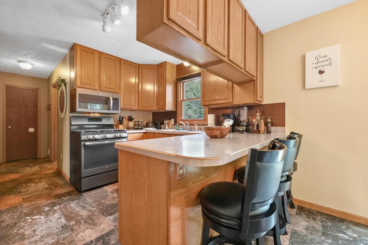 Long Retreat- Hot Tub, Pool Table, Firepit Holiday home *