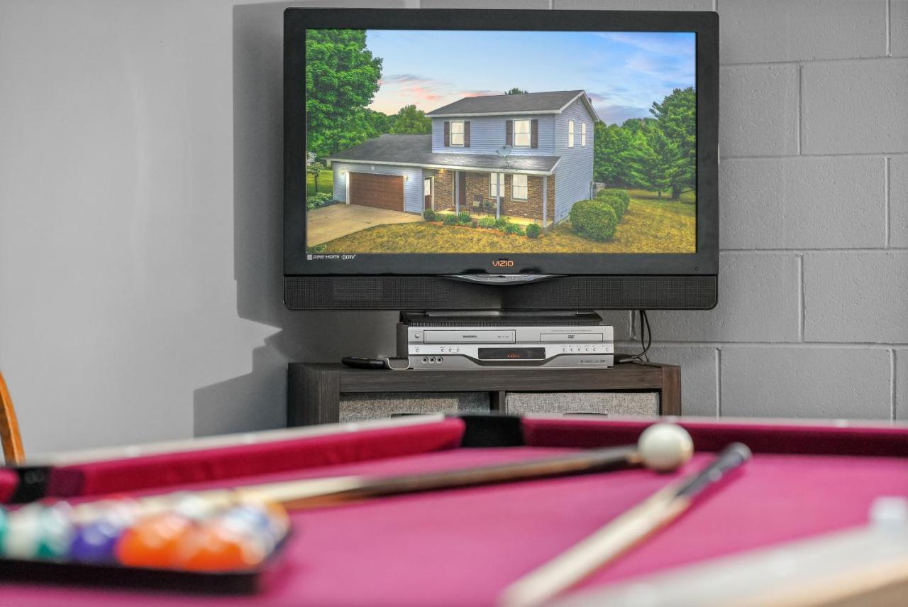 Long Retreat- Hot Tub, Pool Table, Firepit Holiday home Traverse City