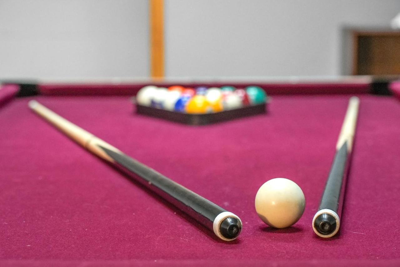 Long Retreat- Hot Tub, Pool Table, Firepit Holiday home