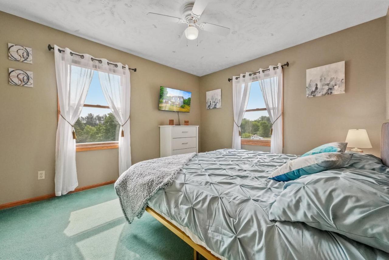Long Retreat- Hot Tub, Pool Table, Firepit Holiday home