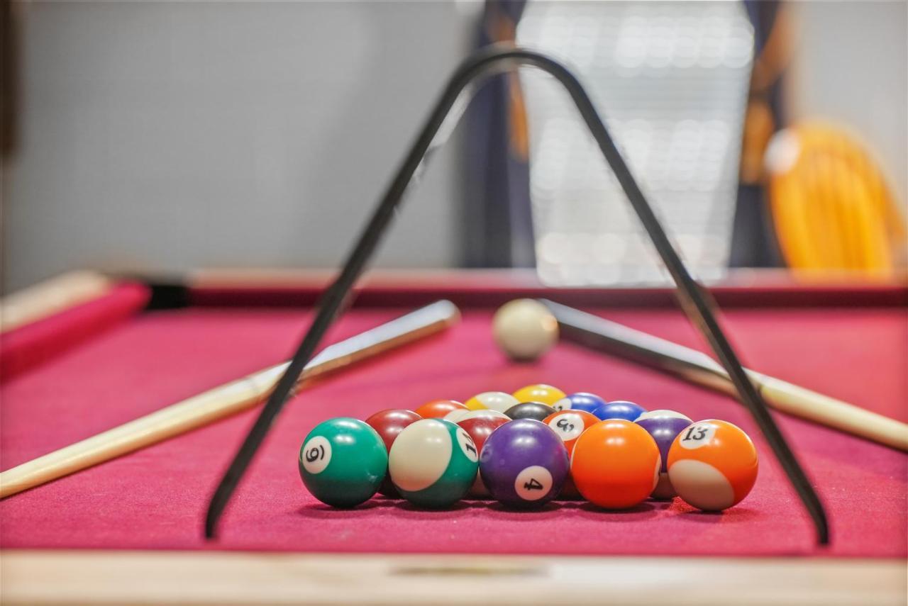 Long Retreat- Hot Tub, Pool Table, Firepit Holiday home