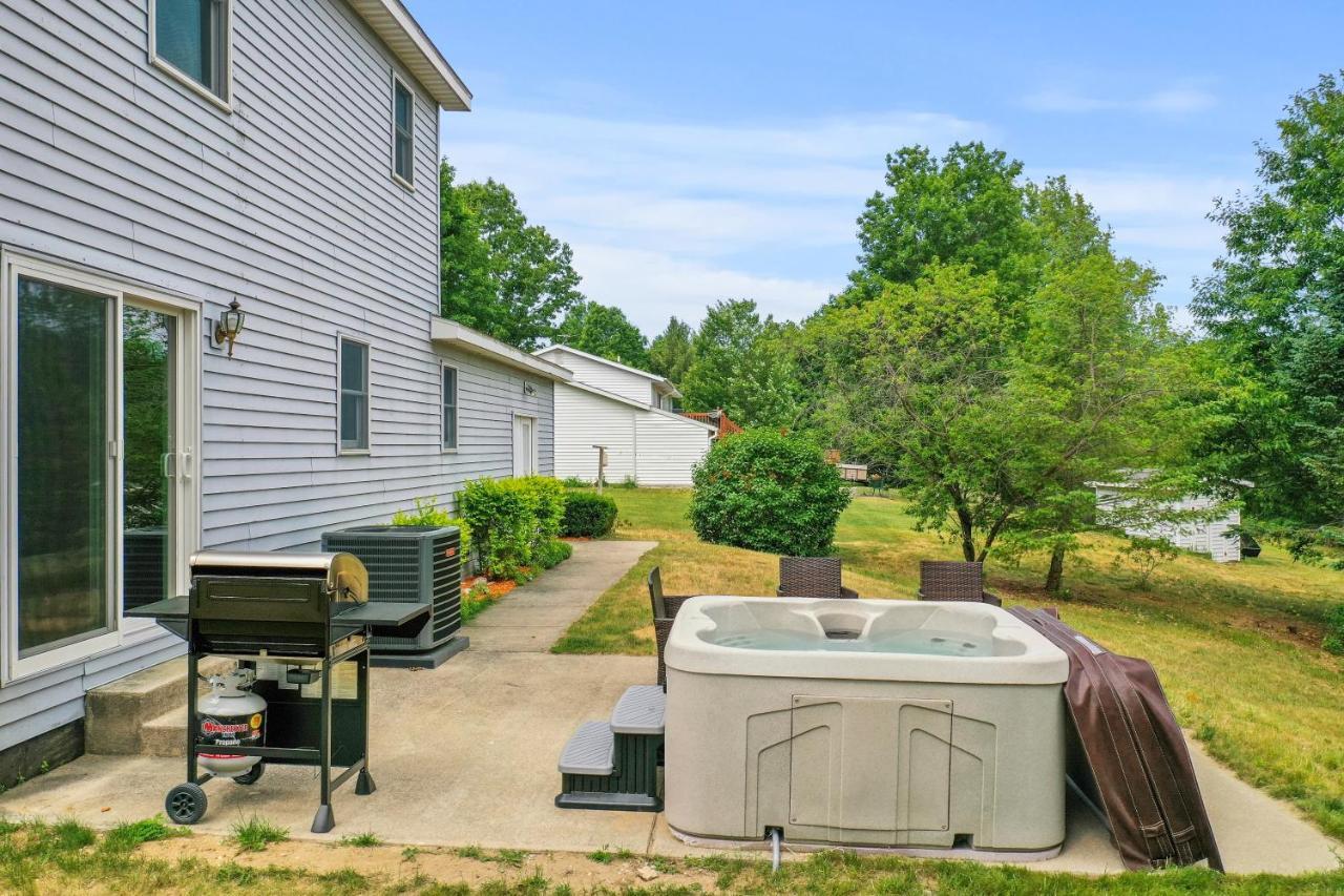 Holiday home Long Retreat- Hot Tub, Pool Table, Firepit *