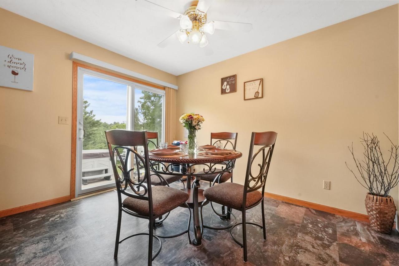 Holiday home Long Retreat- Hot Tub, Pool Table, Firepit Traverse City